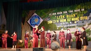 ពេលបណ្តាមិត្តវ័យក្មេងច្រៀង Vi-Giam។